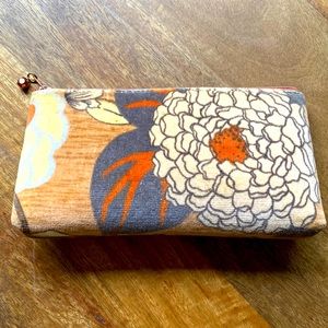 Patch: little carry-all.  Perfect for makeup, use as a wallet, small clutch.